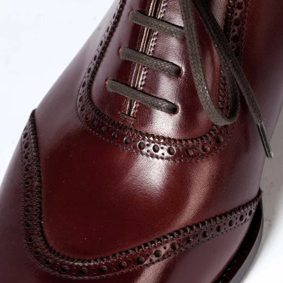 Oxford "Queens" In Burgundy-Colored Calfskin - Hand-Colored