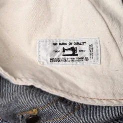 711 